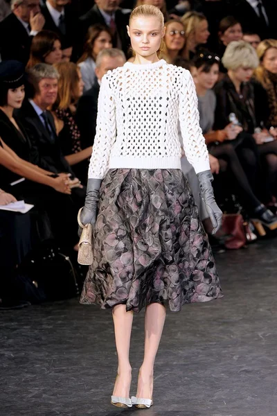 Look 16